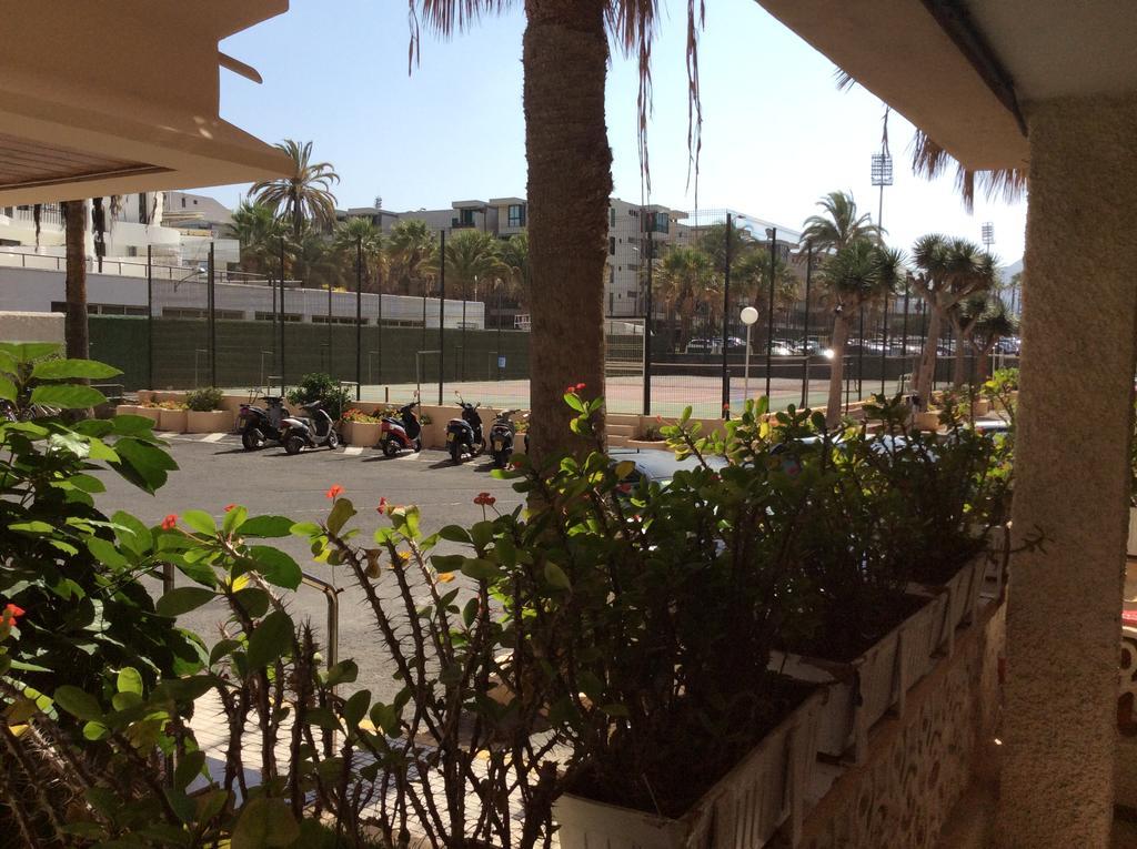 Apartment With Terrace In Playa De Las Americas Екстериор снимка