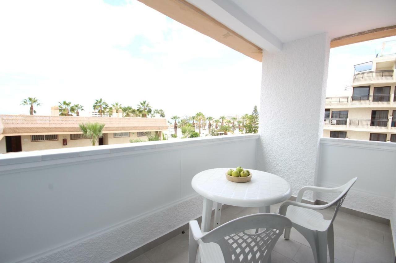 Apartment With Terrace In Playa De Las Americas Екстериор снимка
